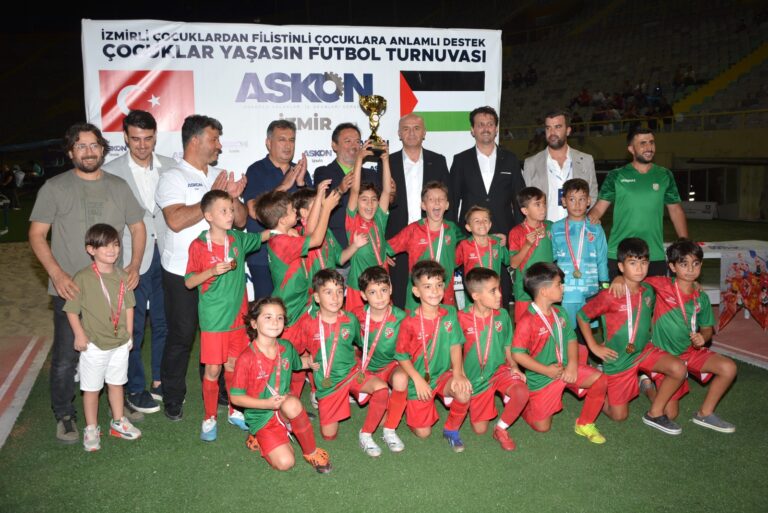 Çocuklar Yaşasın Futbol Turnuvasında Kupalar Sahiplerini Buldu