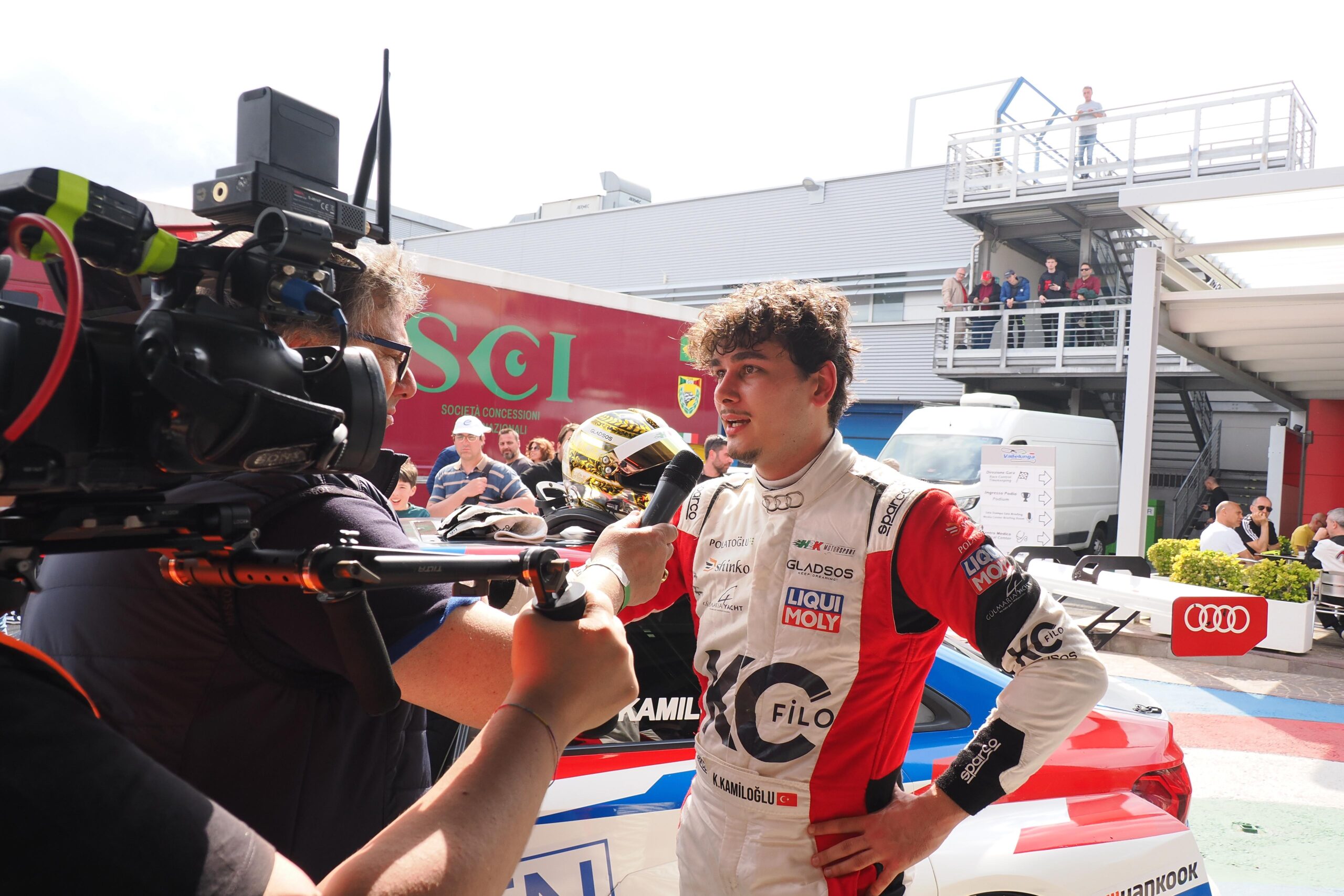 Koray Kamiloğlu: Pistlerin Genç Yıldızı Ferrari Hayaline Koşuyor